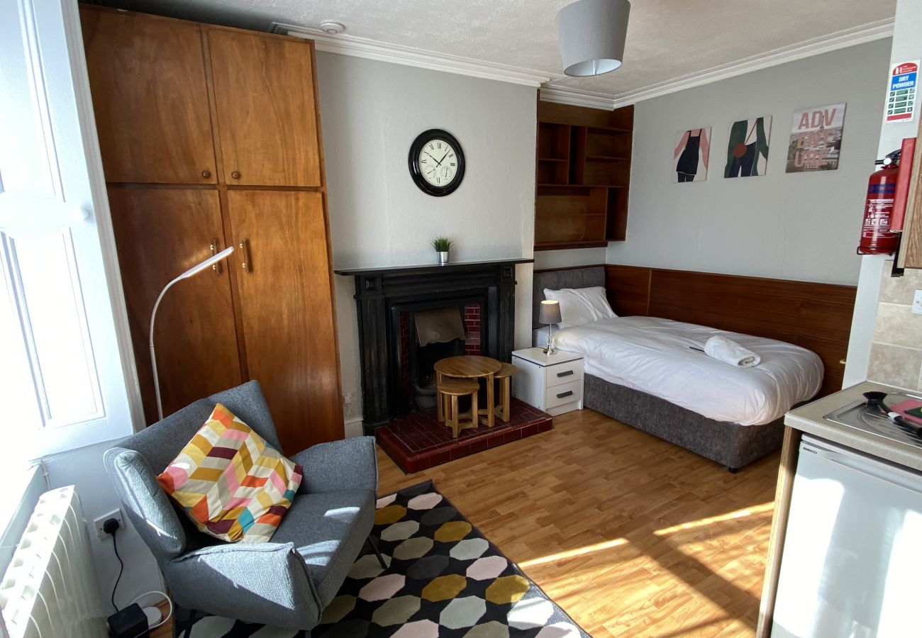 Studio in Dublin - Studio in Sandymount suitable for 1 - Kitchen & En Suite