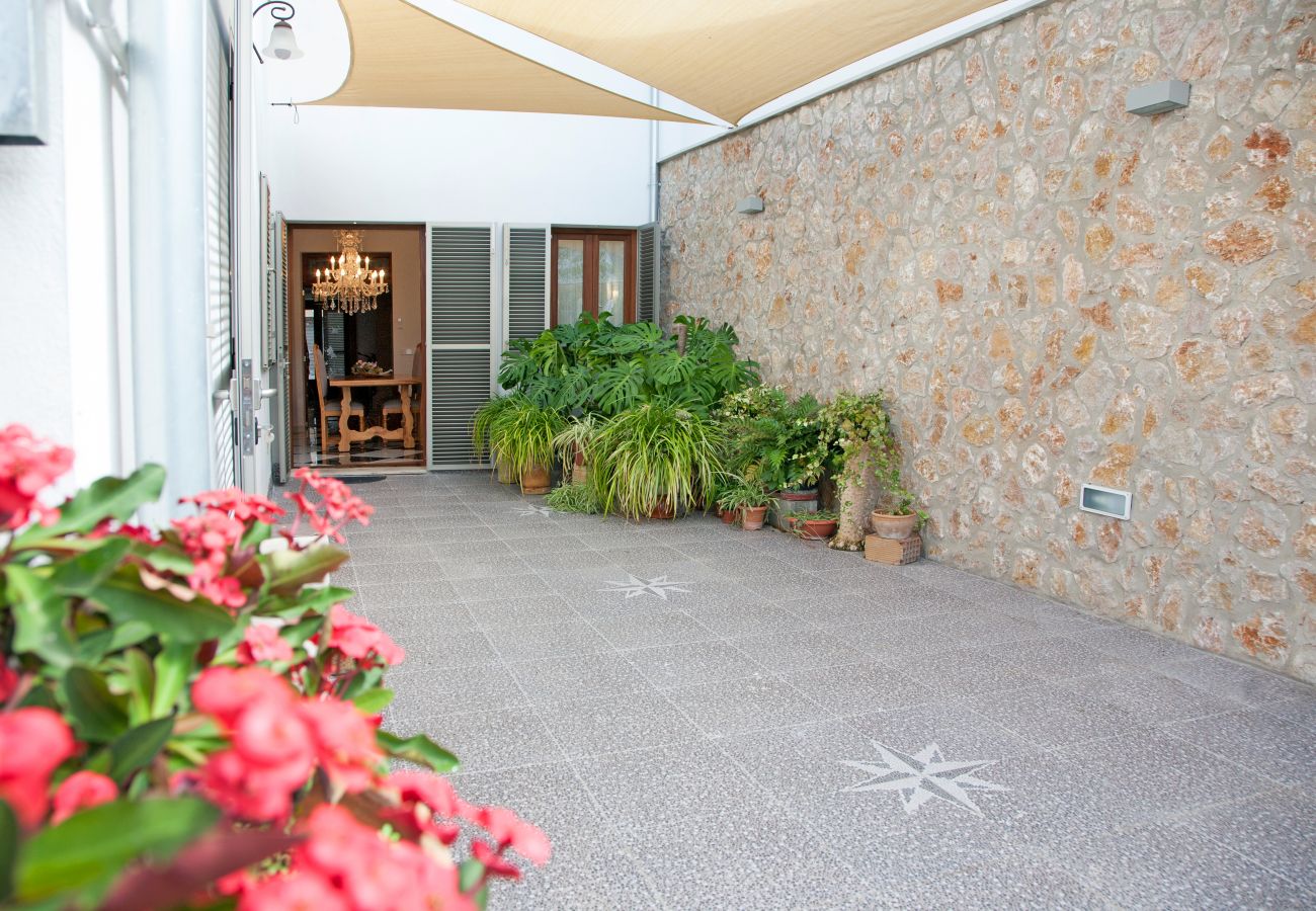 Villa in Sa Pobla - YourHouse Can Peret, stylish holiday house with pool for 8 guests