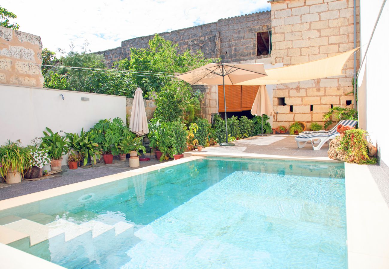 Villa in Sa Pobla - YourHouse Can Peret, stylish holiday house with pool for 8 guests