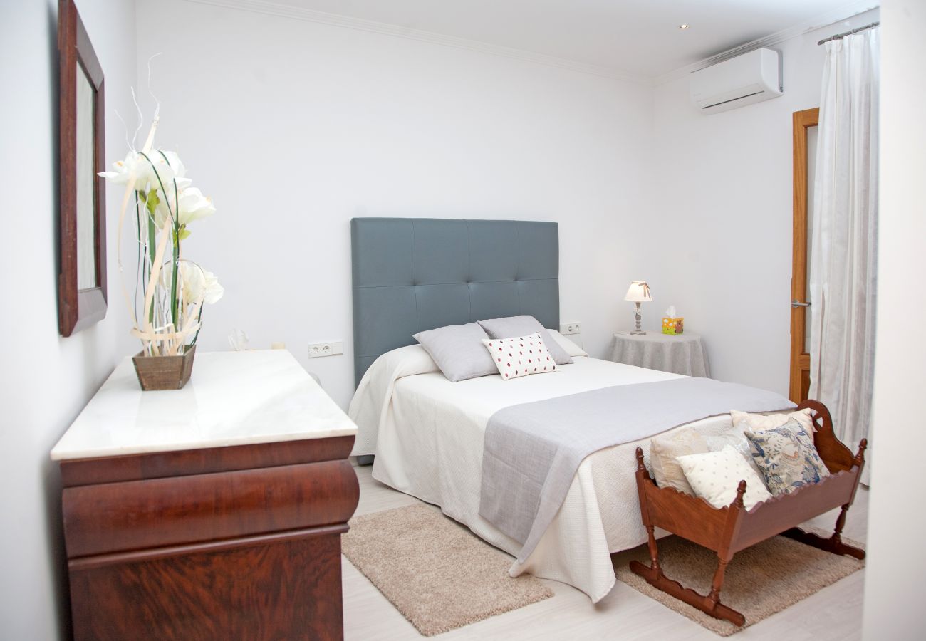 Villa in Sa Pobla - YourHouse Can Peret, stylish holiday house with pool for 8 guests