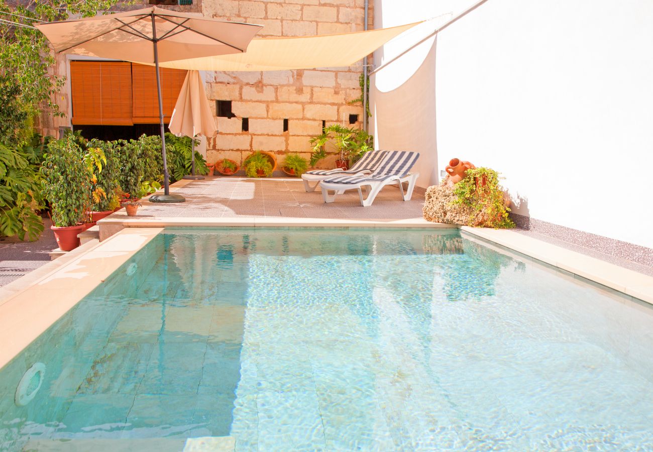 Villa in Sa Pobla - YourHouse Can Peret, stylish holiday house with pool for 8 guests