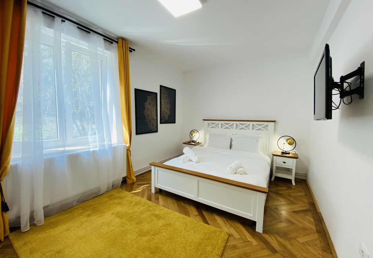 Apartment in Brasov - Modern Apartment Close to the Old Town 