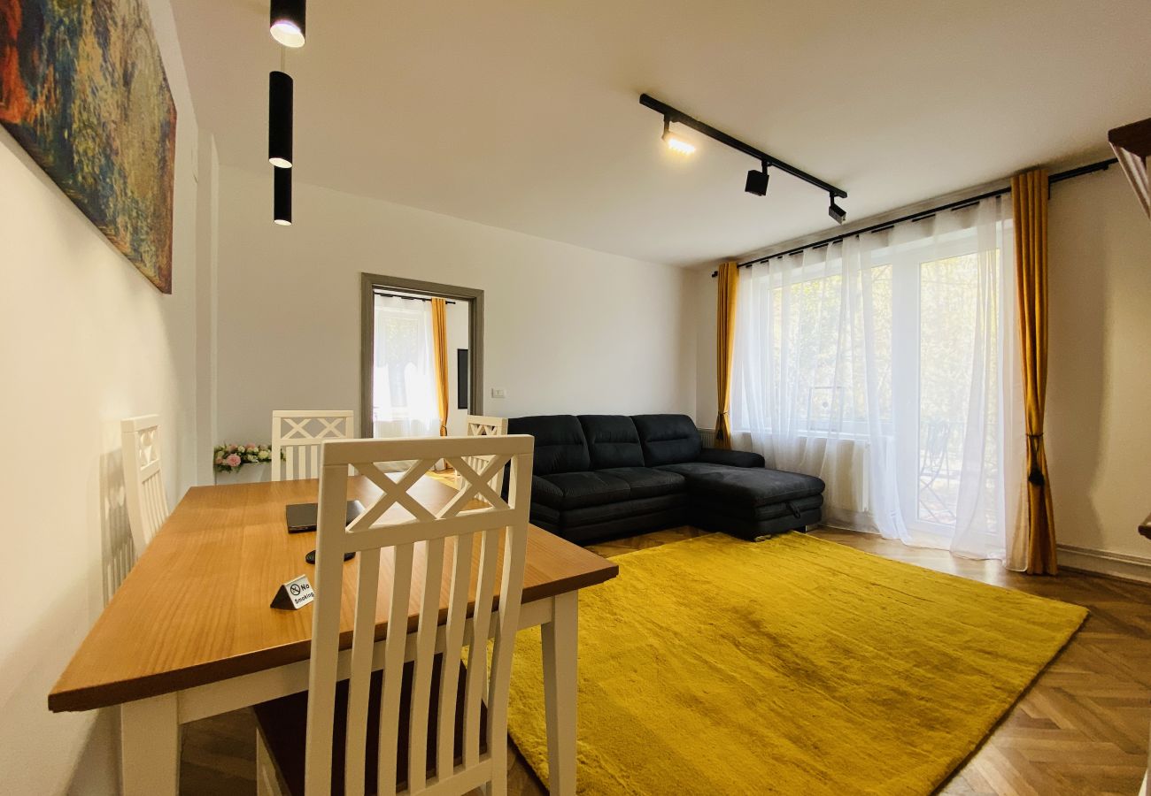 Apartment in Brasov - Modern Apartment Close to the Old Town 