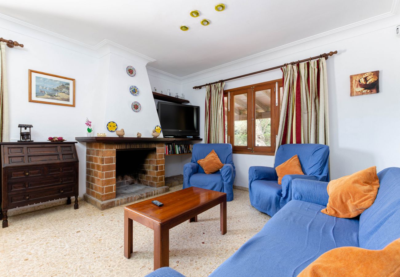 Villa in Pollensa - Quiet villa with private pool and barbecue in Pollensa, YourHouse Can Escandeu