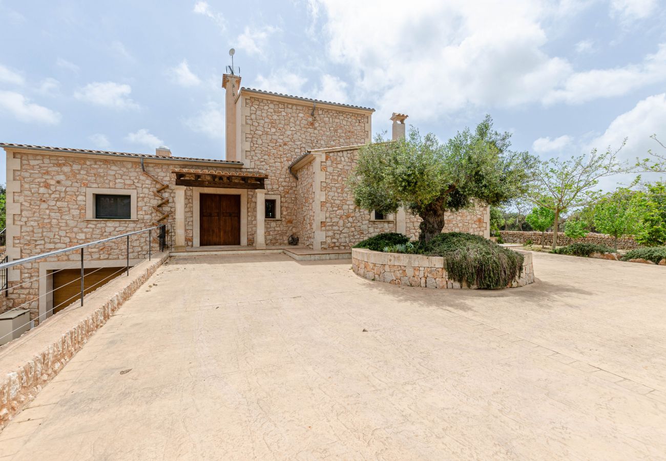 Villa in Santanyi - YourHouse Na Clavet, finca with natural pool near Cala D'Or