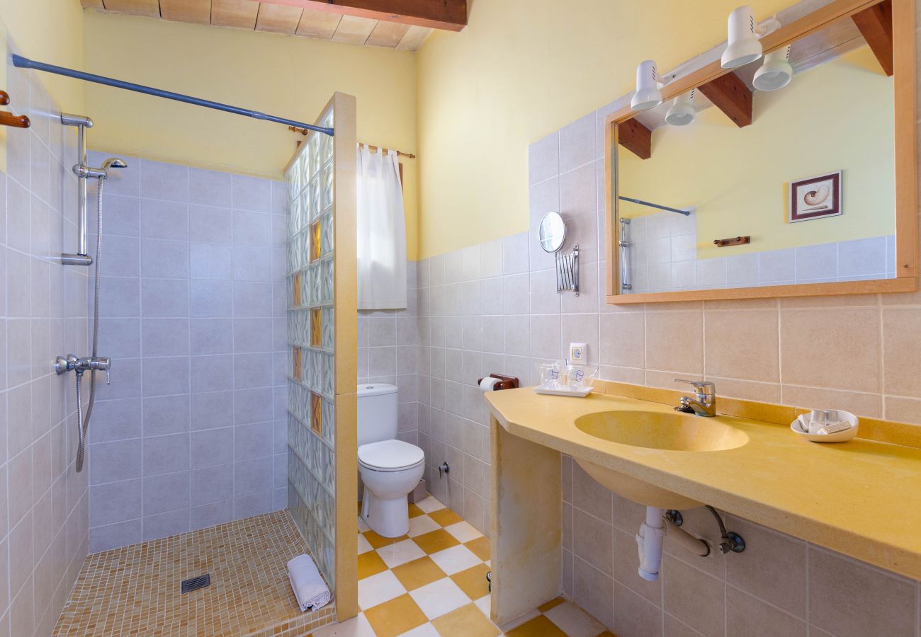 Farm stay in Campos - YourHouse Son Sala farm stay, apartment with shared pool