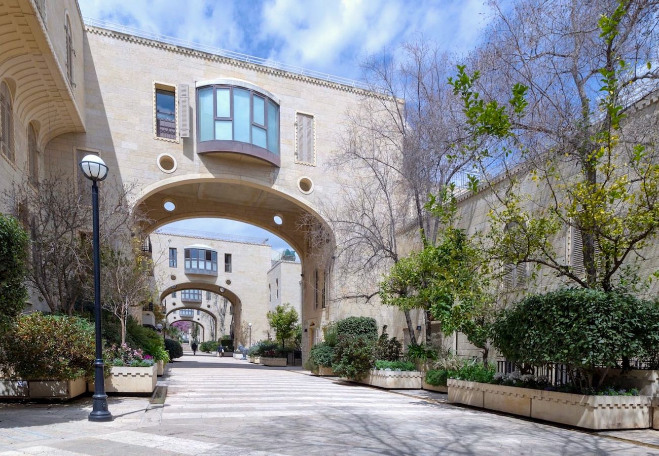 Apartment in Jerusalem - Family Apt & Garden in David's Village by FeelHome 