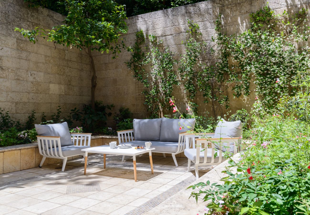 Apartment in Jerusalem - Family Apt & Garden in David's Village by FeelHome 