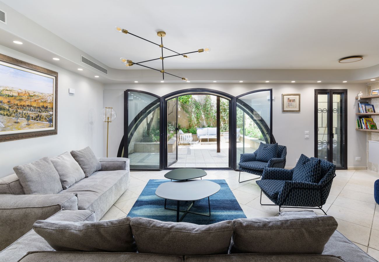 Apartment in Jerusalem - Family Apt & Garden in David's Village by FeelHome 