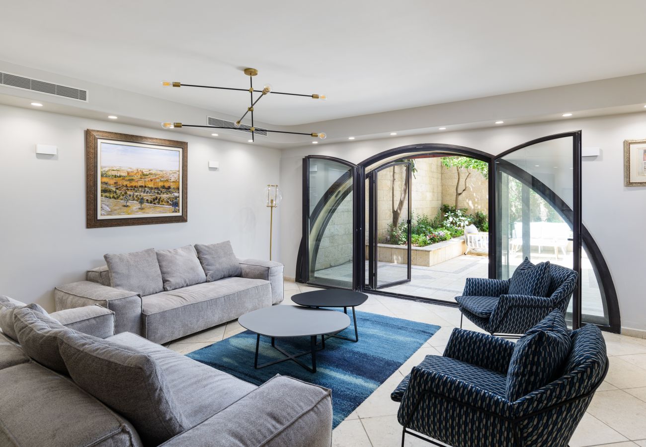 Apartment in Jerusalem - Family Apt & Garden in David's Village by FeelHome 