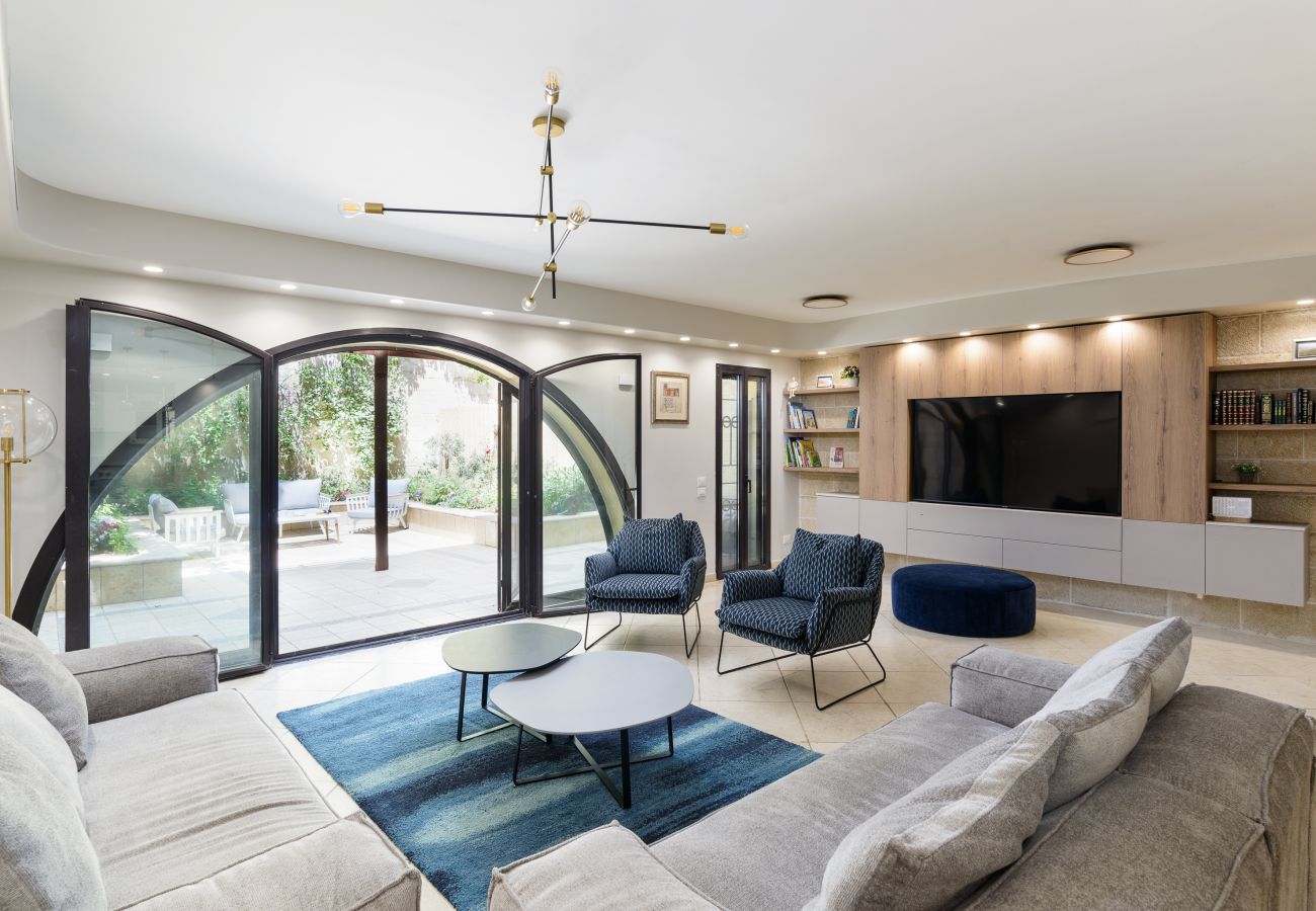 Apartment in Jerusalem - Family Apt & Garden in David's Village by FeelHome 