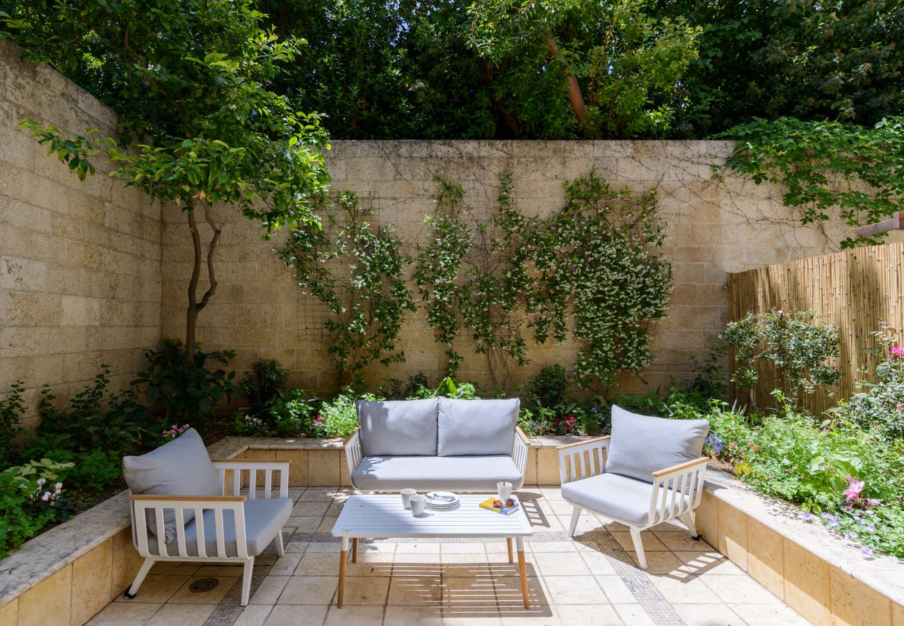 Apartment in Jerusalem - Family Apt & Garden in David's Village by FeelHome 