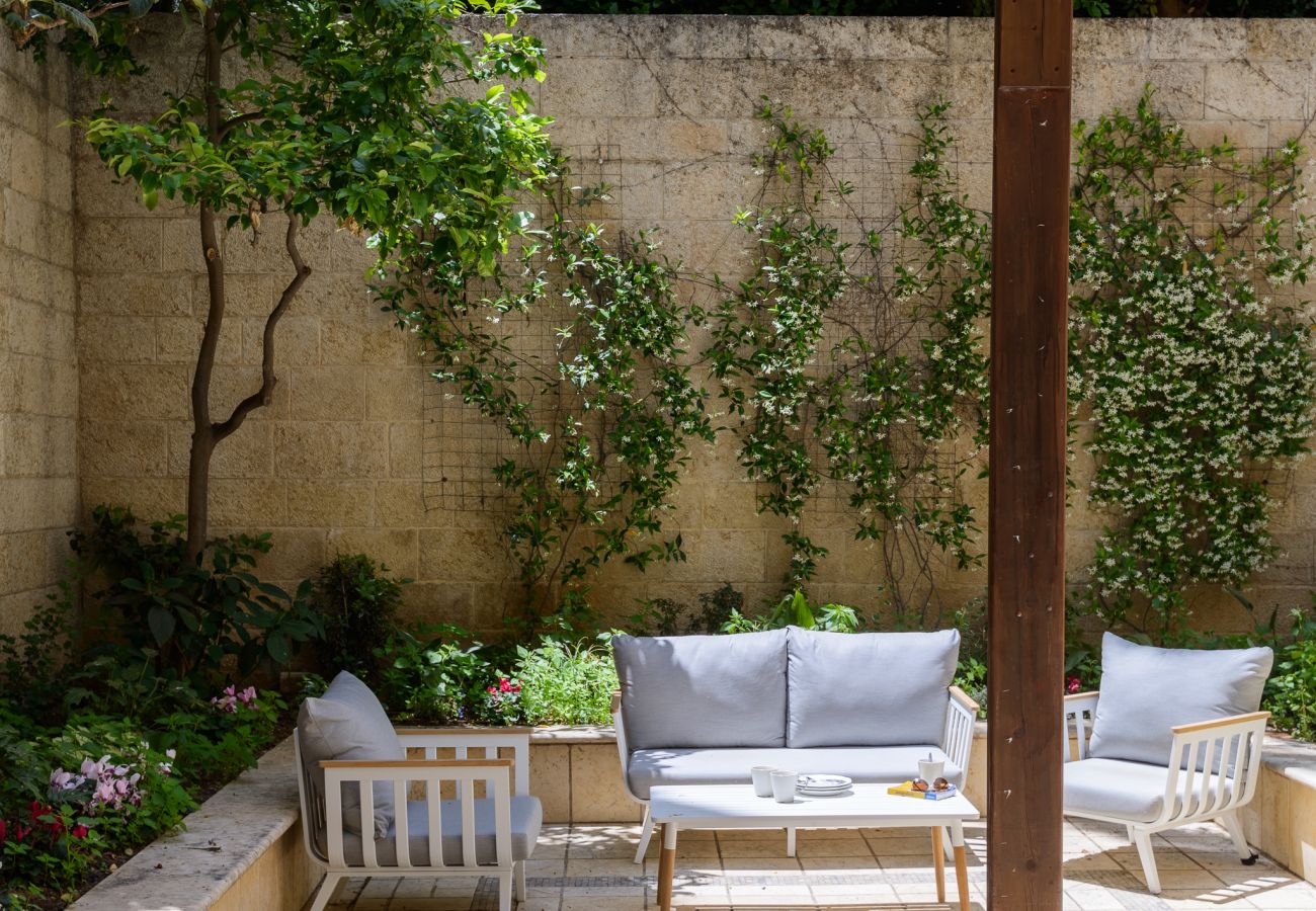 Apartment in Jerusalem - Family Apt & Garden in David's Village by FeelHome 