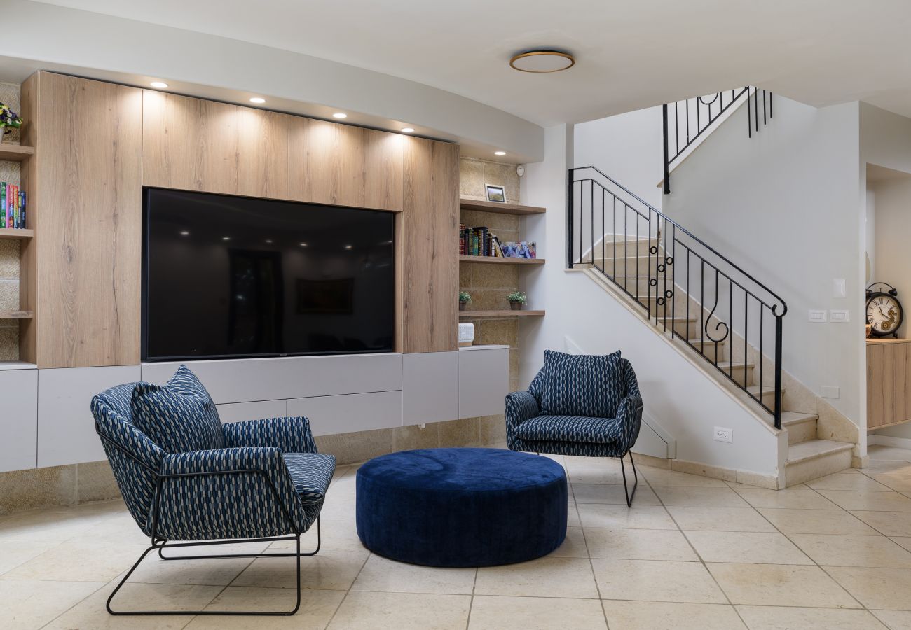 Apartment in Jerusalem - Family Apt & Garden in David's Village by FeelHome 