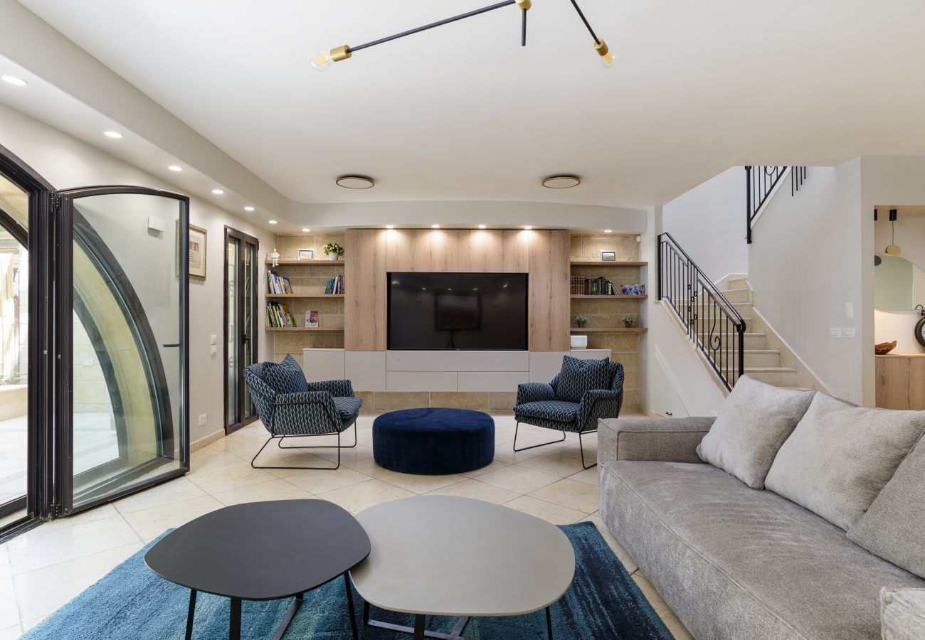 Apartment in Jerusalem - Family Apt & Garden in David's Village by FeelHome 