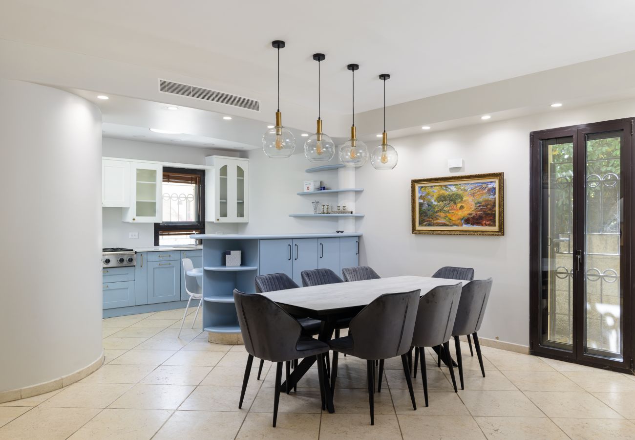 Apartment in Jerusalem - Family Apt & Garden in David's Village by FeelHome 