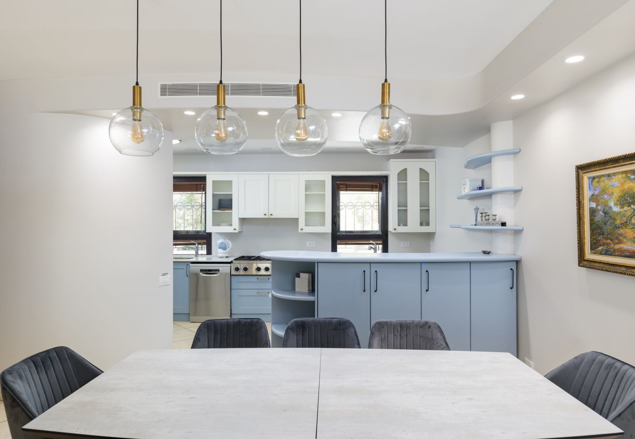 Apartment in Jerusalem - Family Apt & Garden in David's Village by FeelHome 
