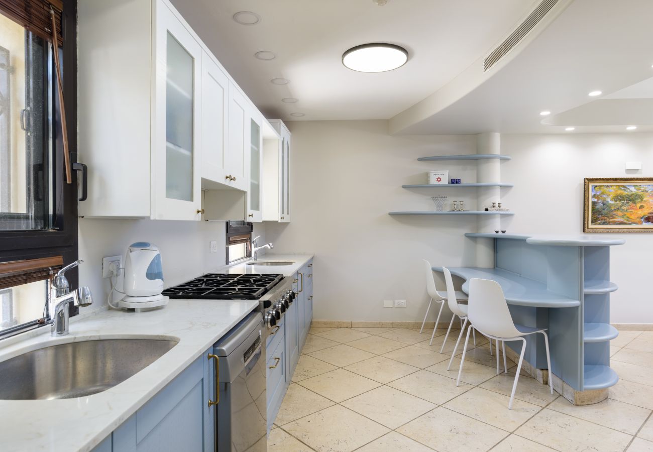 Apartment in Jerusalem - Family Apt & Garden in David's Village by FeelHome 