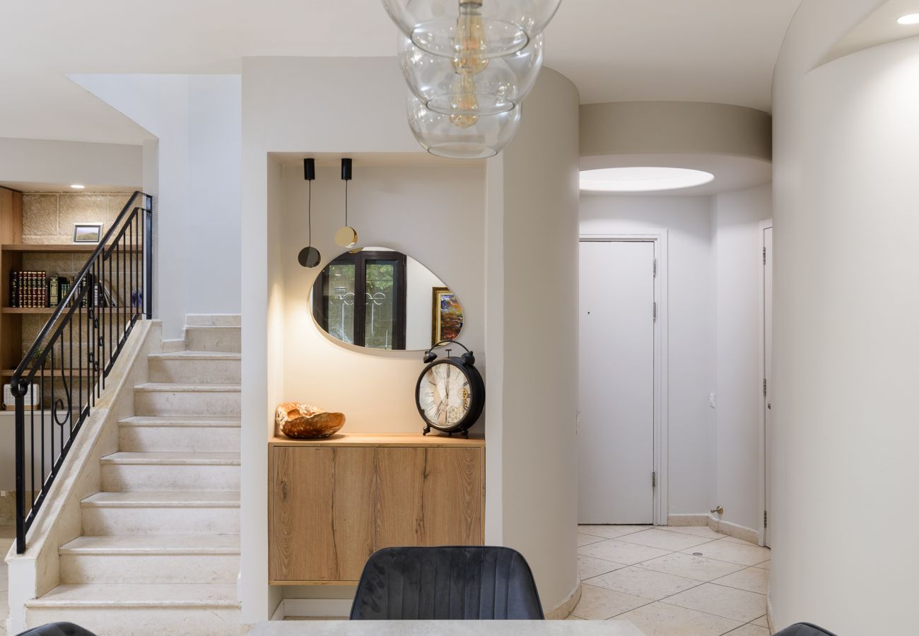 Apartment in Jerusalem - Family Apt & Garden in David's Village by FeelHome 