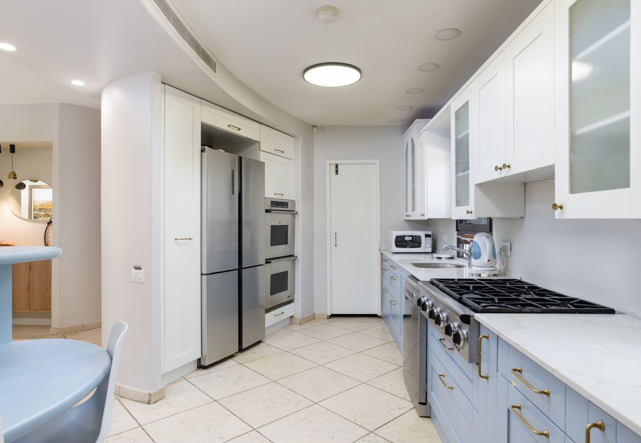 Apartment in Jerusalem - Family Apt & Garden in David's Village by FeelHome 