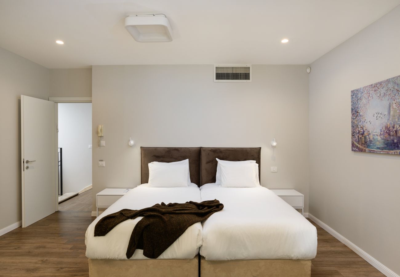 Apartment in Jerusalem - Family Apt & Garden in David's Village by FeelHome 