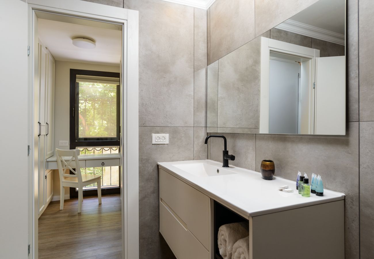 Apartment in Jerusalem - Family Apt & Garden in David's Village by FeelHome 