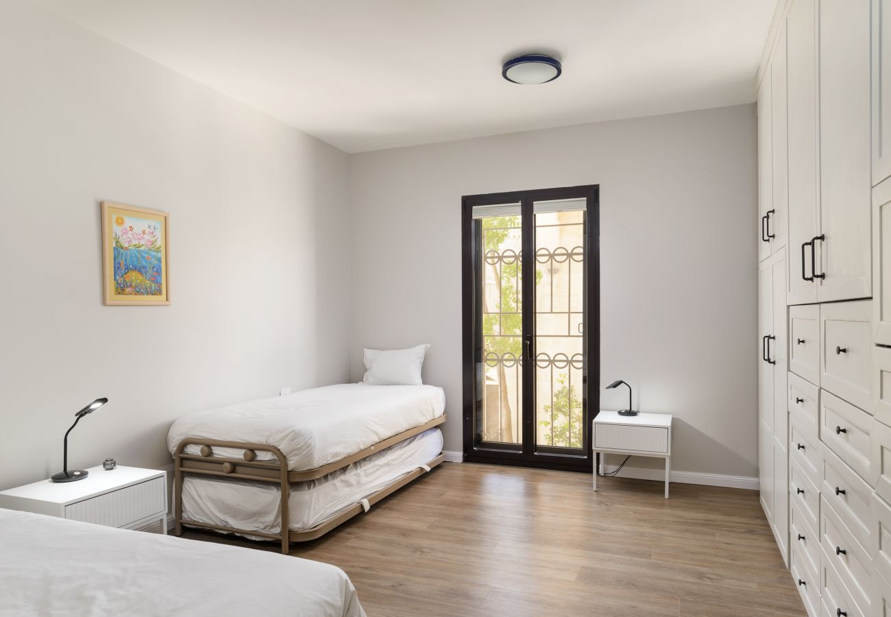 Apartment in Jerusalem - Family Apt & Garden in David's Village by FeelHome 