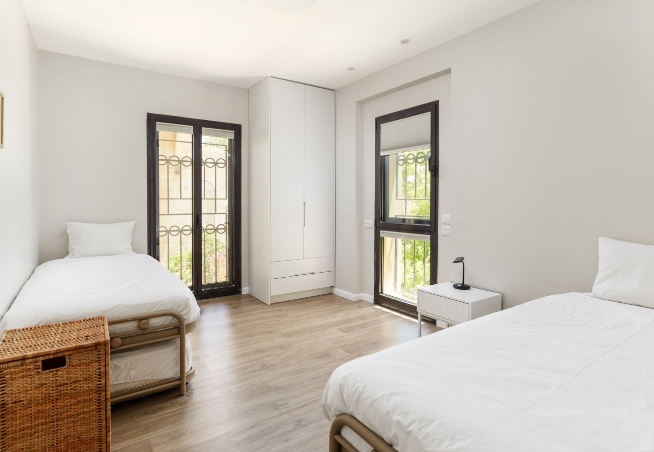 Apartment in Jerusalem - Family Apt & Garden in David's Village by FeelHome 