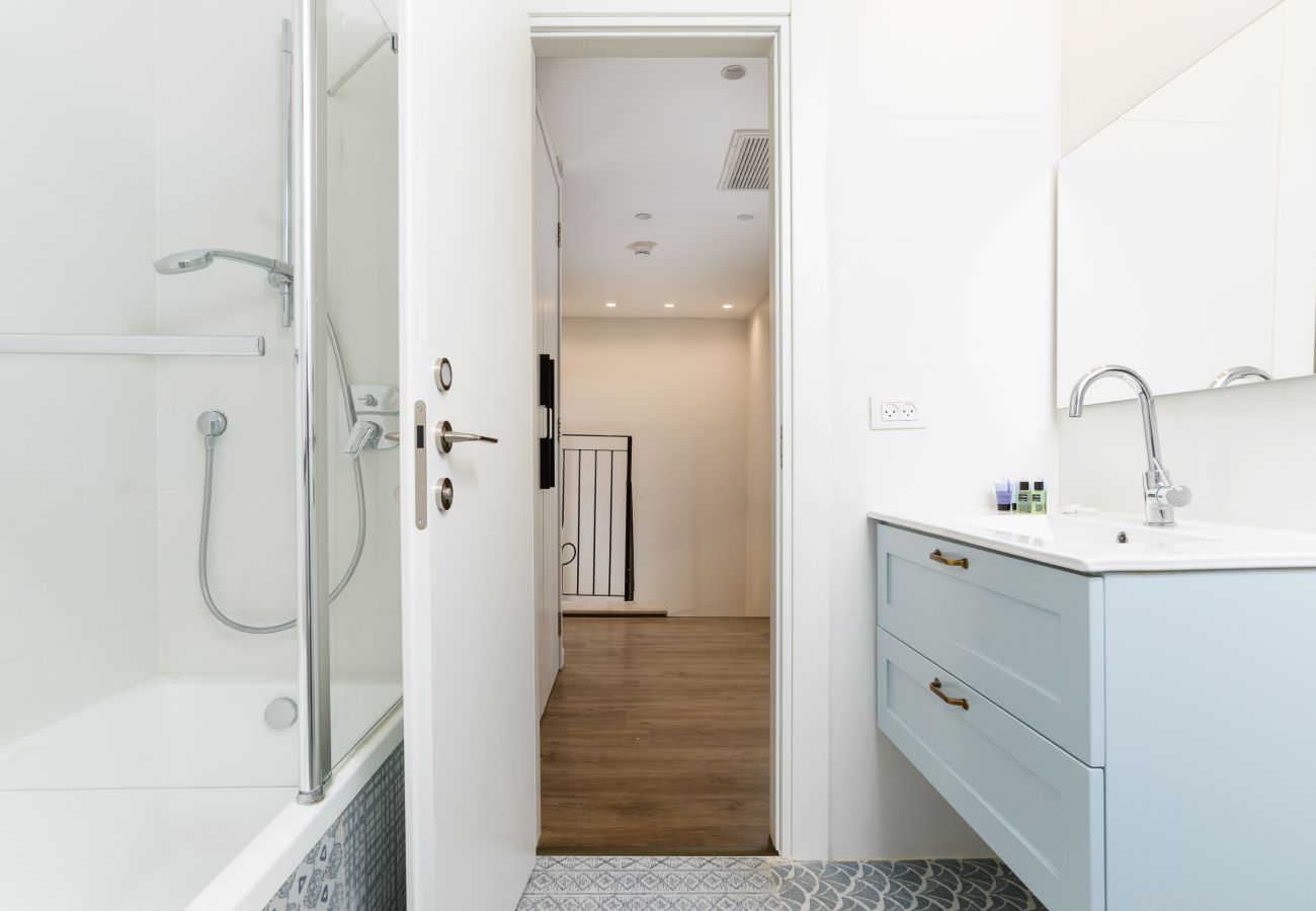 Apartment in Jerusalem - Family Apt & Garden in David's Village by FeelHome 
