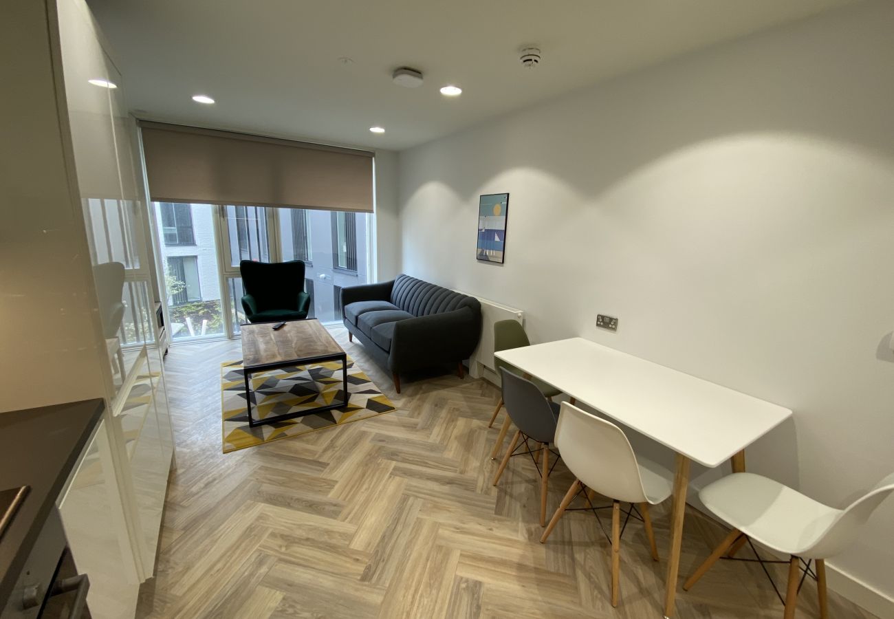 Aparthotel in Galway City - Eyre Sq 4 Bedroom  / 7 person Wheelchair accessible