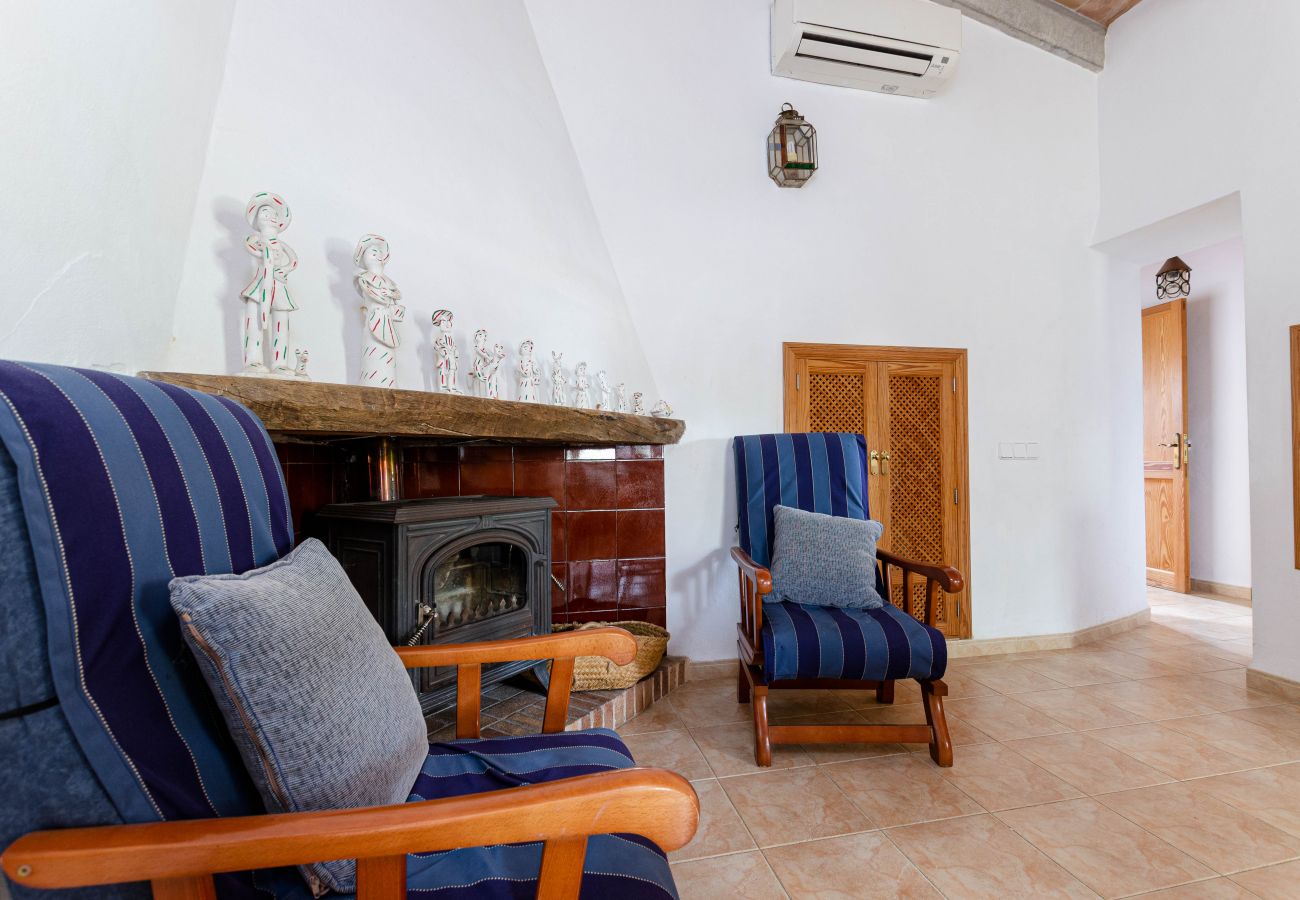 Villa in Buger - YourHouse Sa Sini, villa in a quiet area with private pool