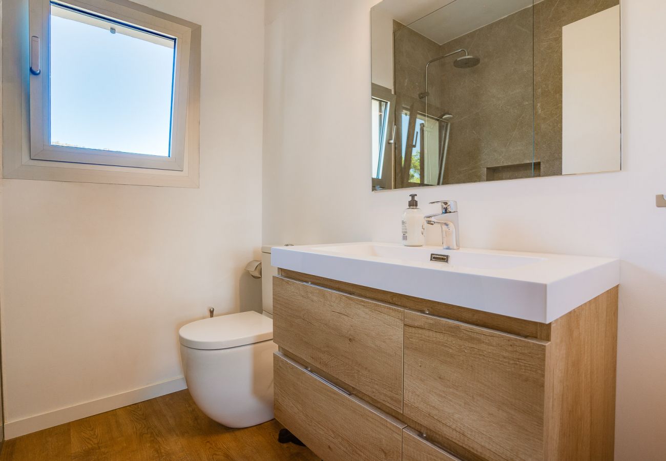 Bathroom with shower in holiday apartment Mallorca