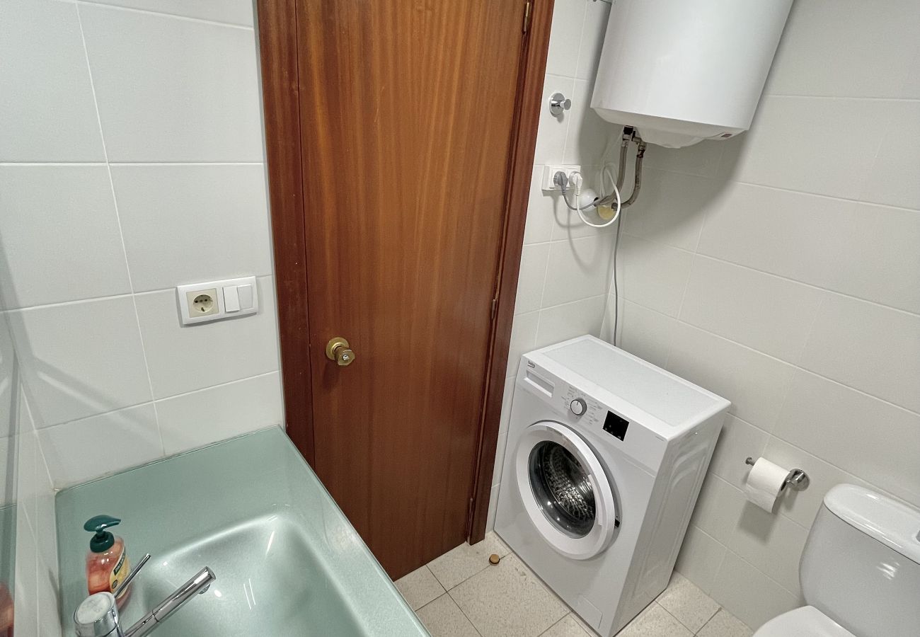 Bathroom with washing machine in La Pineda holiday apartment