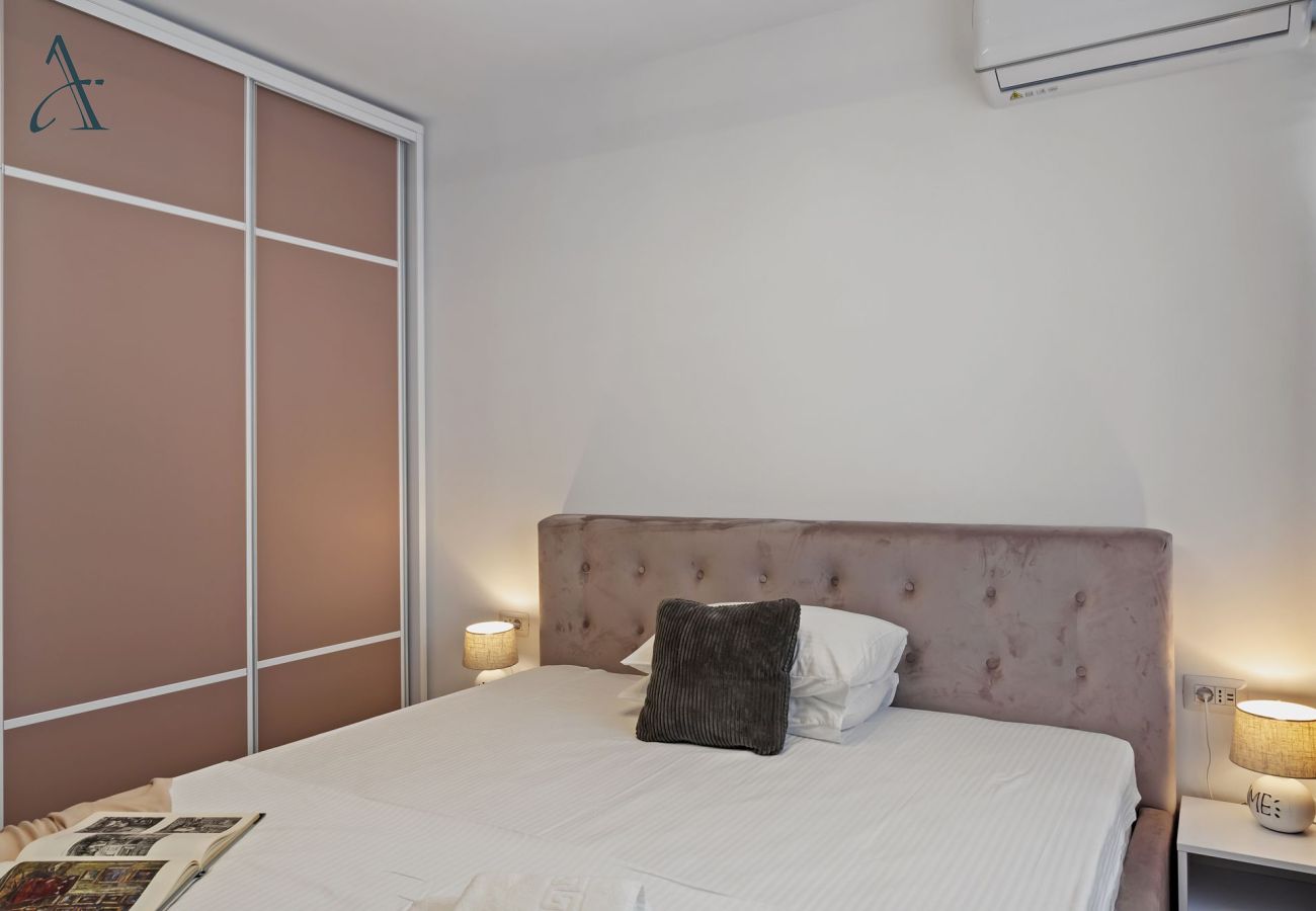 Apartment in Mamaia - The MoonLight Nest