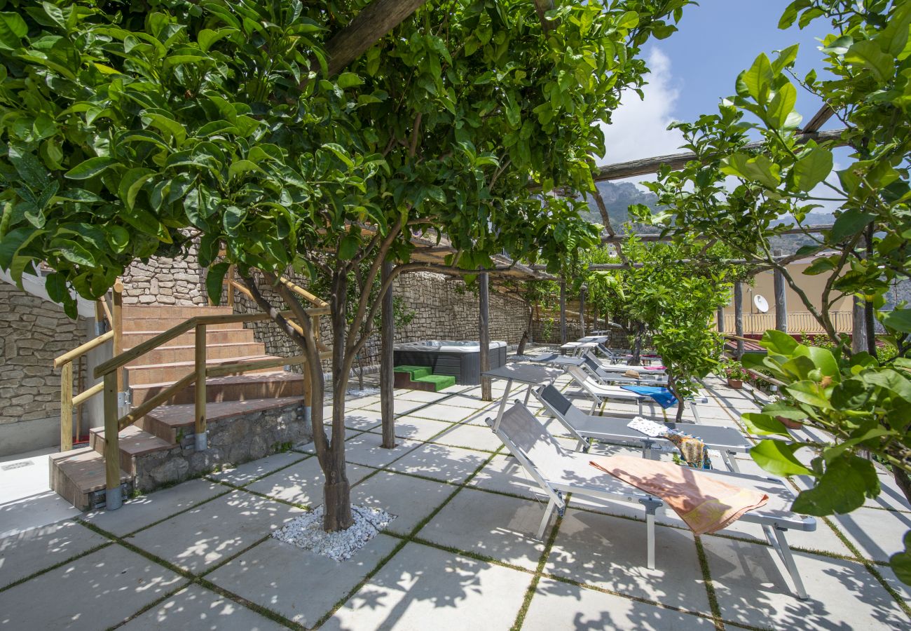 House in Praiano - Casa Il Riccio - House with garden and breathtaking view