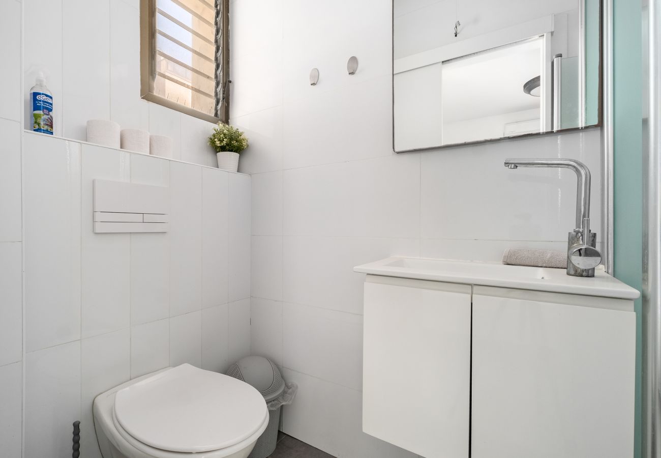 Apartment in Netanya - MIKLAT Elegant Apt with Balcony & Sea View by FeelHome