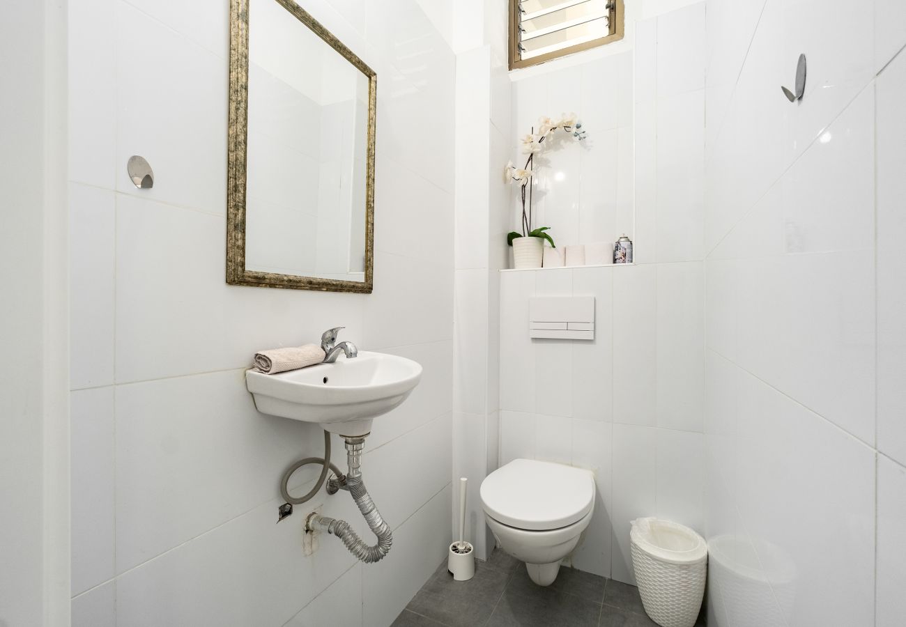 Apartment in Netanya - MIKLAT Elegant Apt with Balcony & Sea View by FeelHome