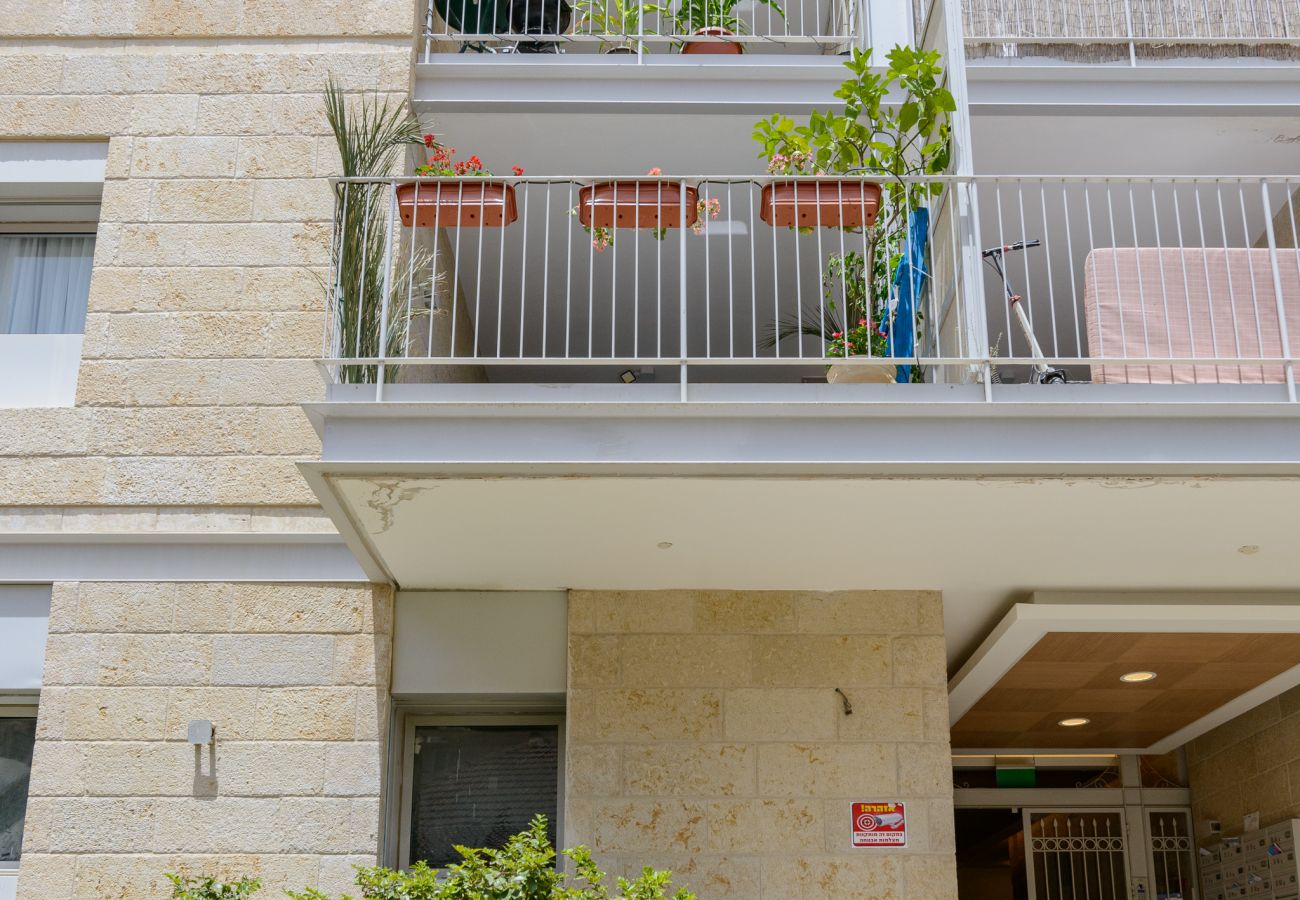 Apartment in Jerusalem -  Mahane Yehuda Cozy & Trendy Apartment with Terrace