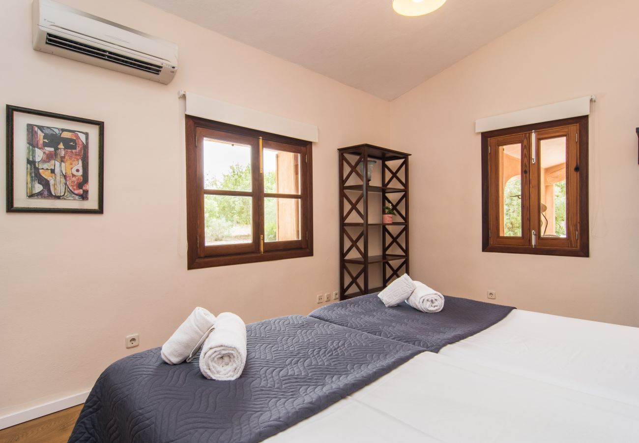 Villa in Sa Pobla - YourHouse Can Mel, spacious villa with private pool for 10 guests