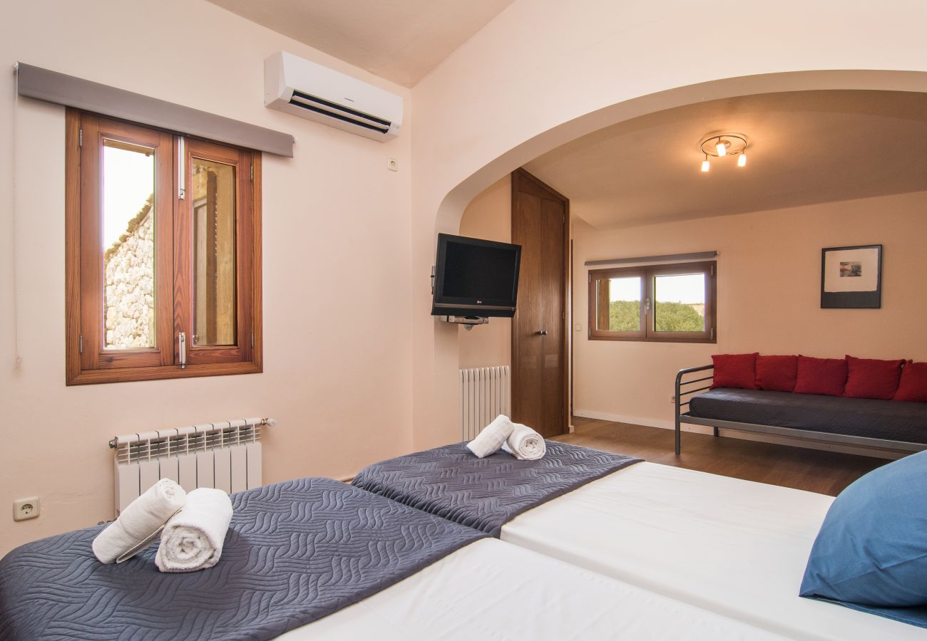 Villa in Sa Pobla - YourHouse Can Mel, spacious villa with private pool for 10 guests