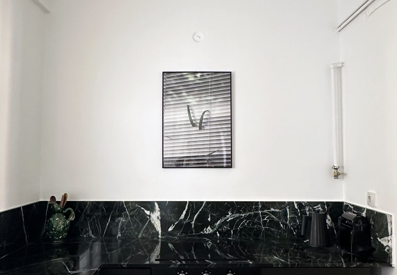 Apartment in Athens - Sunny central apartment next to Metro station