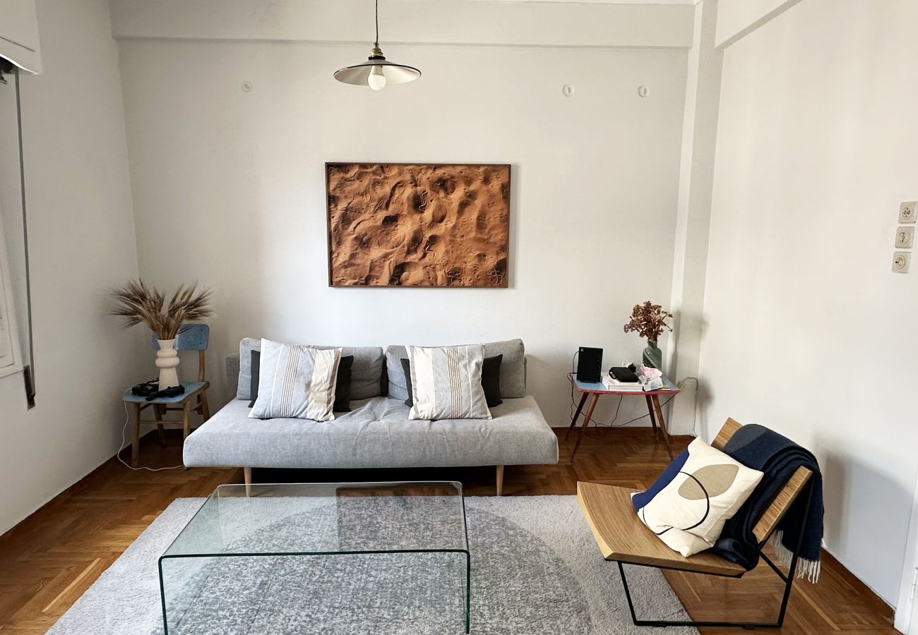 Apartment in Athens - Sunny central apartment next to Metro station