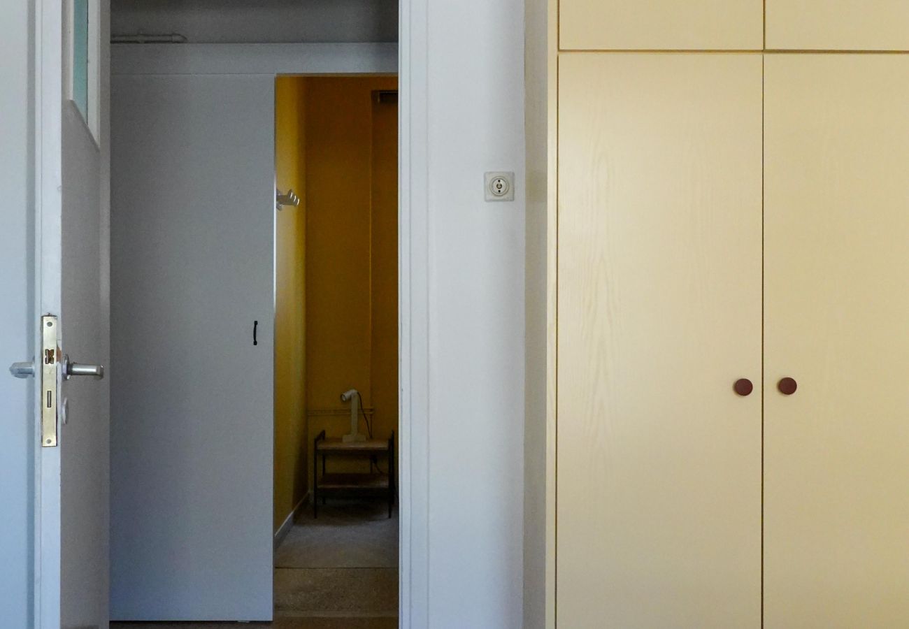 Apartment in Athens - Sunny central apartment next to Metro station