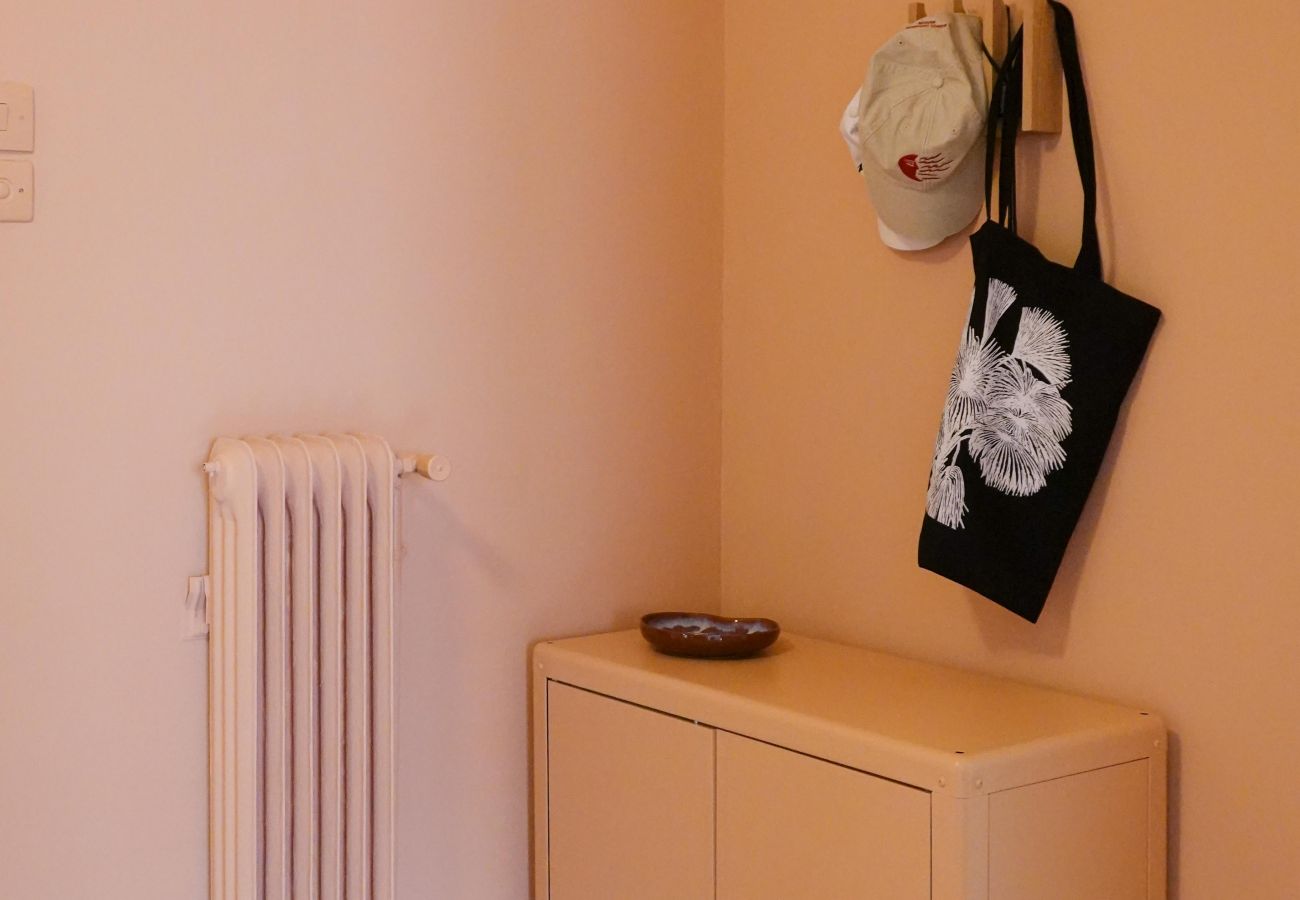 Apartment in Athens - Sunny central apartment next to Metro station