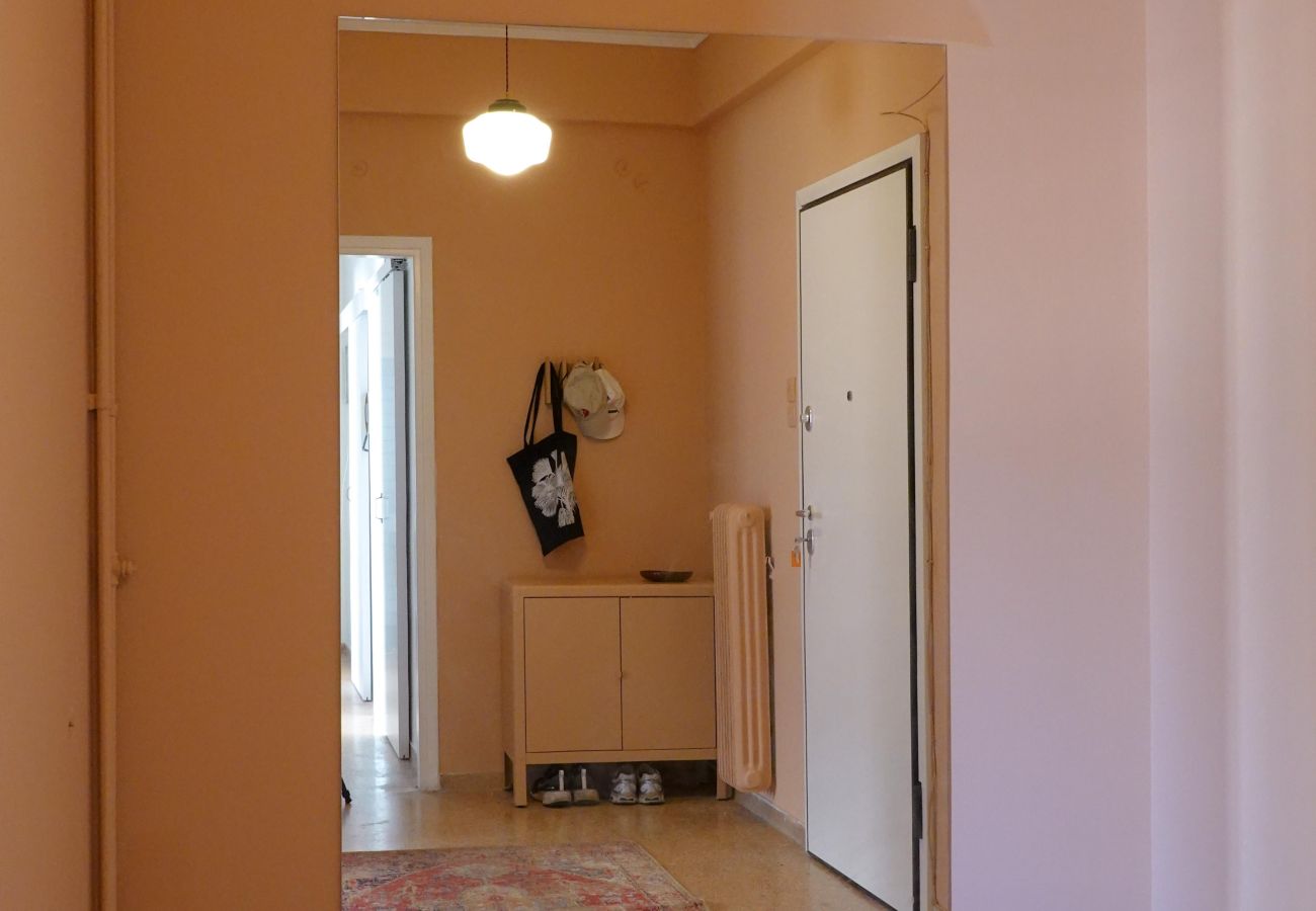 Apartment in Athens - Sunny central apartment next to Metro station