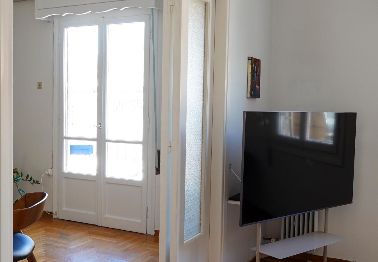 Apartment in Athens - Sunny central apartment next to Metro station