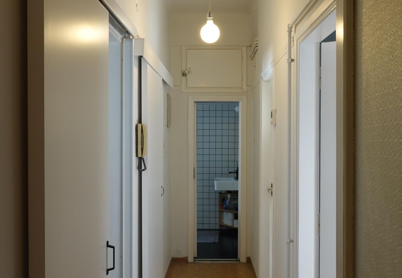 Apartment in Athens - Sunny central apartment next to Metro station