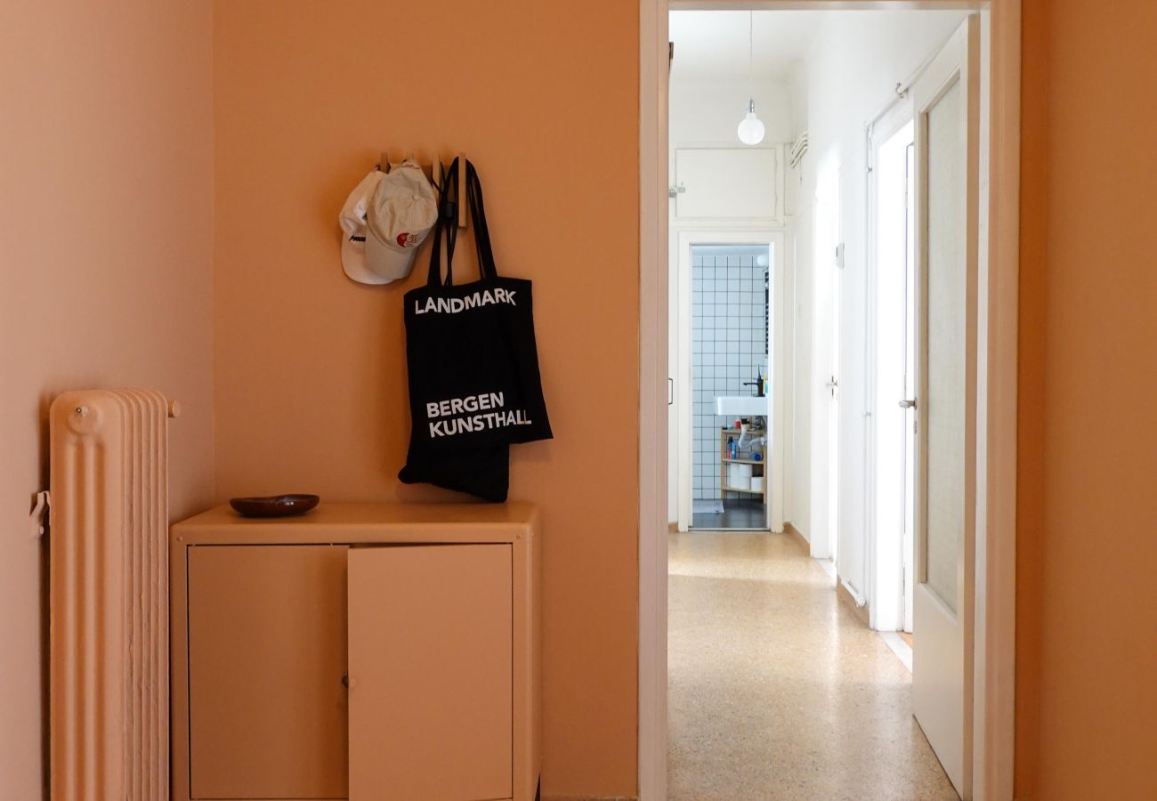 Apartment in Athens - Sunny central apartment next to Metro station