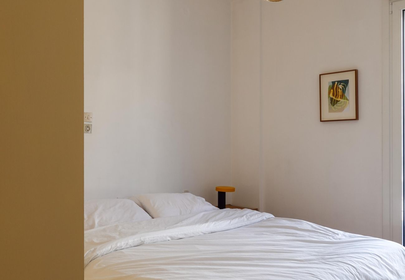 Apartment in Athens - Sunny central apartment next to Metro station