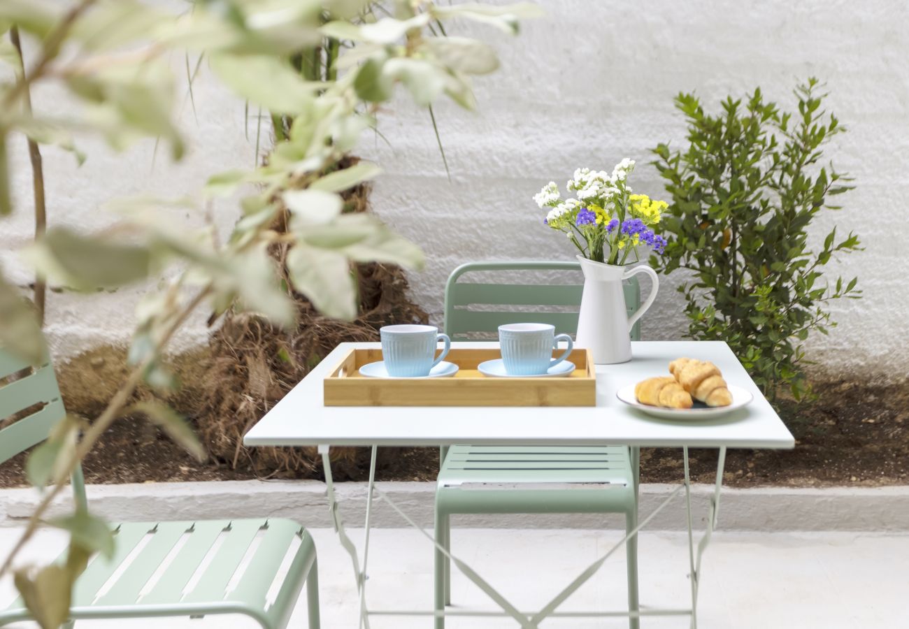 Apartment in Athens - Elegance meets charm in a posh neighborhood